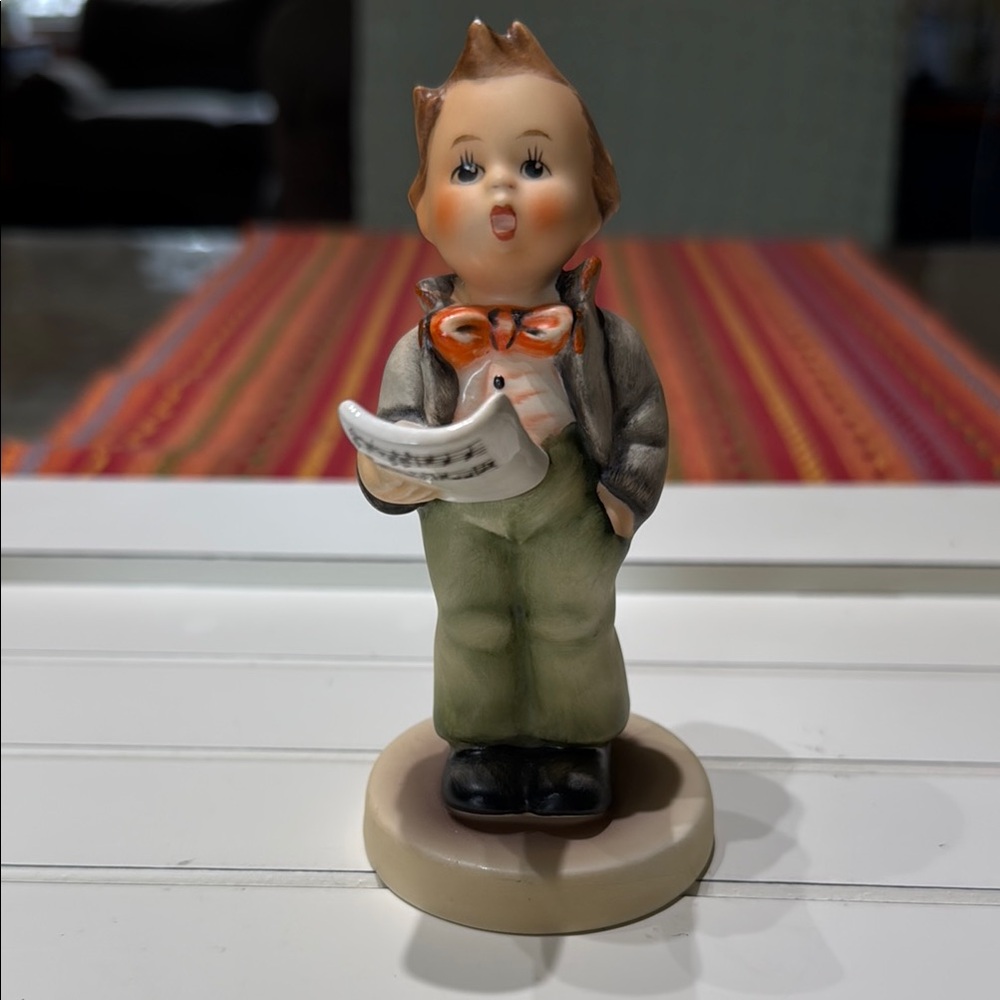Hummel Goebel “The Soloist” figurine #135 4/0 1979 signed 5”. TMK-6